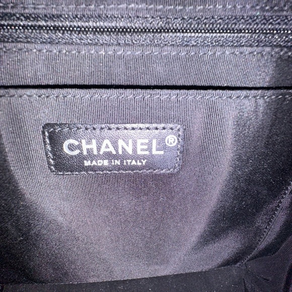 Chanel Black Chevron Quilted Lambskin Leather Large Urban Spirit Backpack - Picture 4 of 15